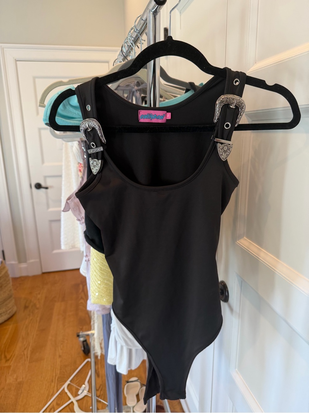 Black Buckle-Shoulder Tank Bodysuit Edikted